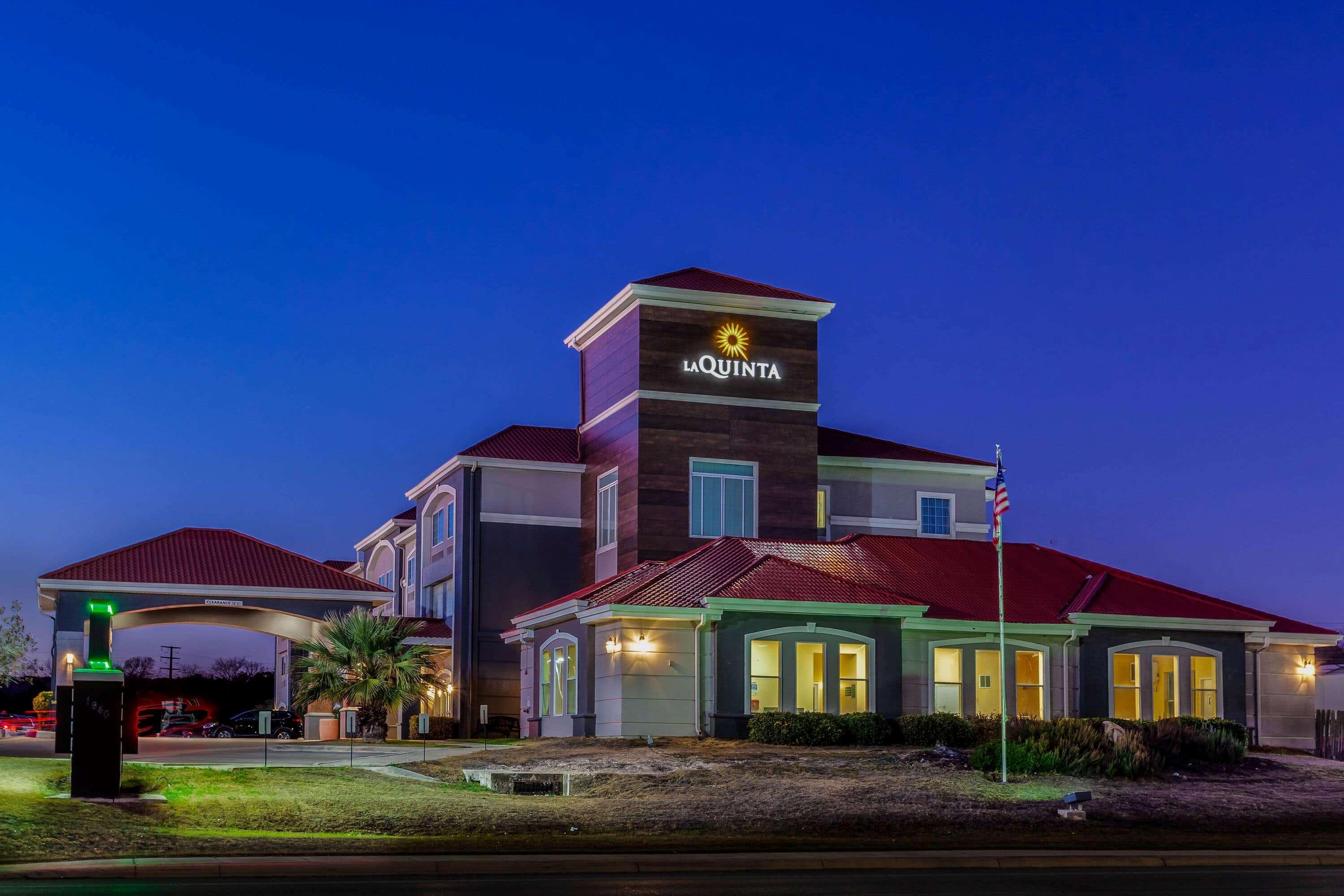 La Quinta By Wyndham Кървил Екстериор снимка
