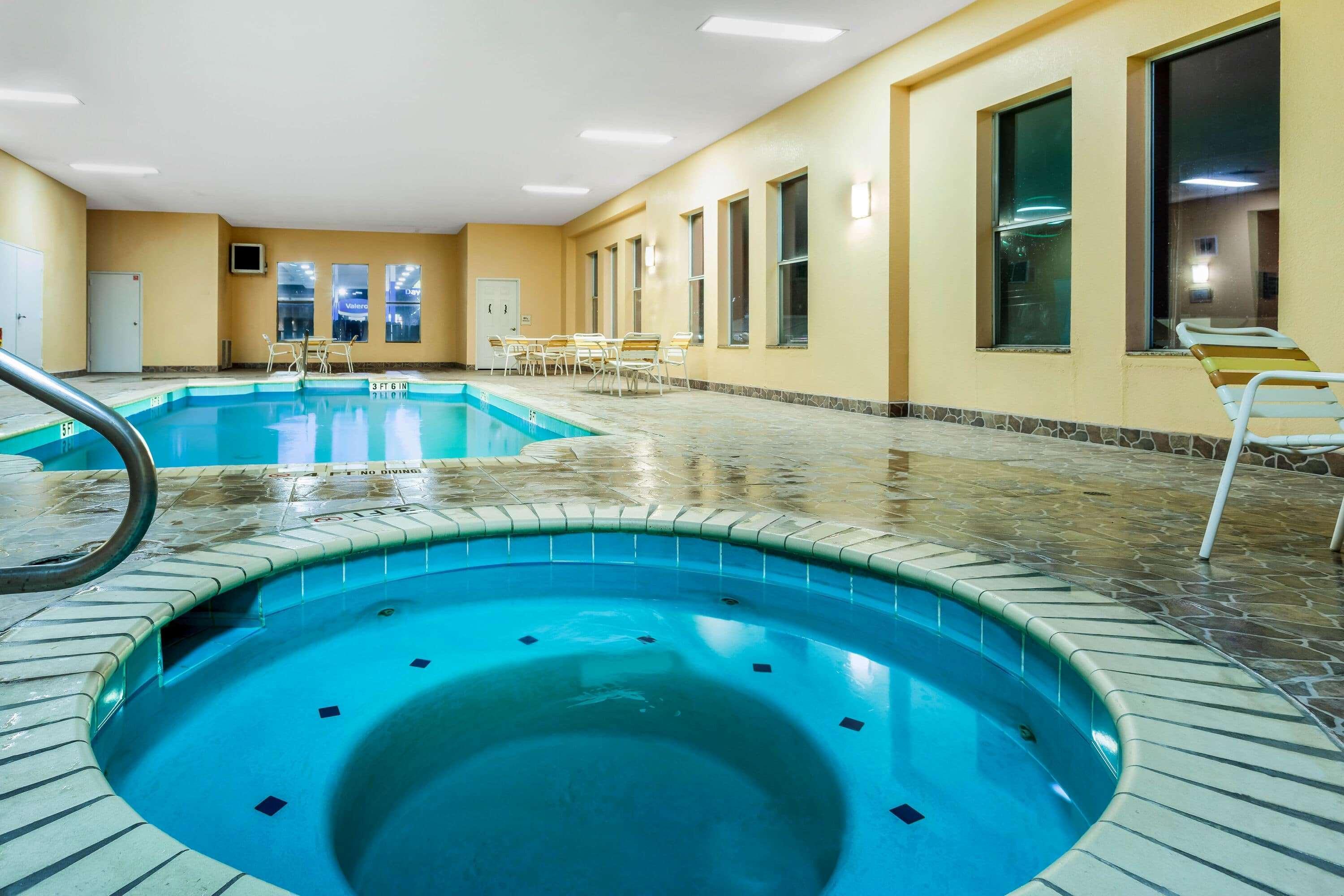 La Quinta By Wyndham Кървил Екстериор снимка